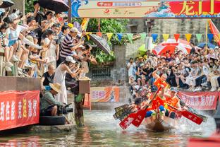 夸利亚雷拉：孔蒂并不局限于三后卫 对我来说他是顶级教练